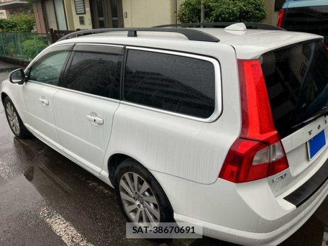 Volvo V70 2012-03 7981476-2