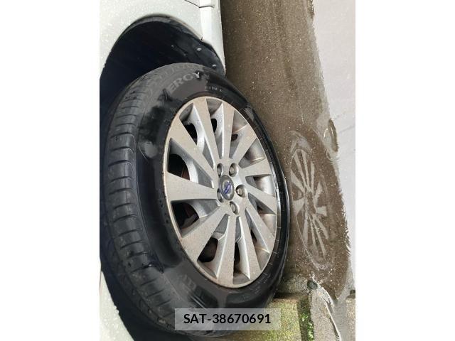 Volvo V70 2012-03 7981476-7