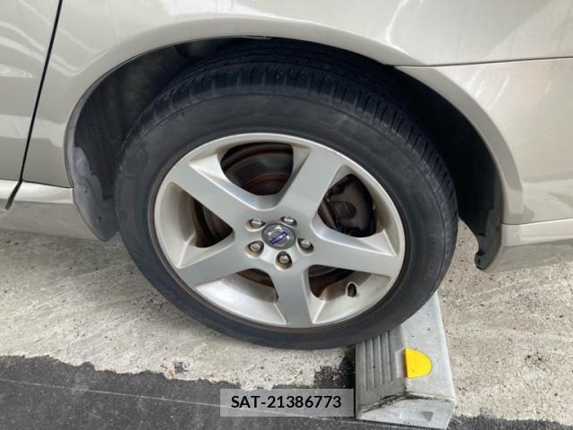 Volvo V70 2009-06 8039047-7