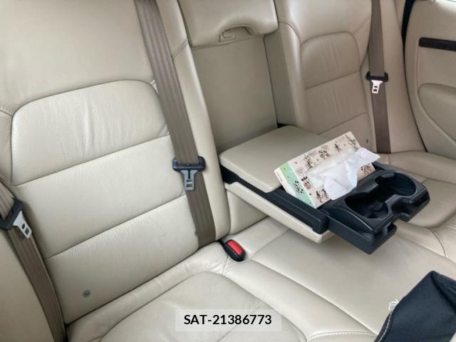 Volvo V70 2009-06 8039047-14