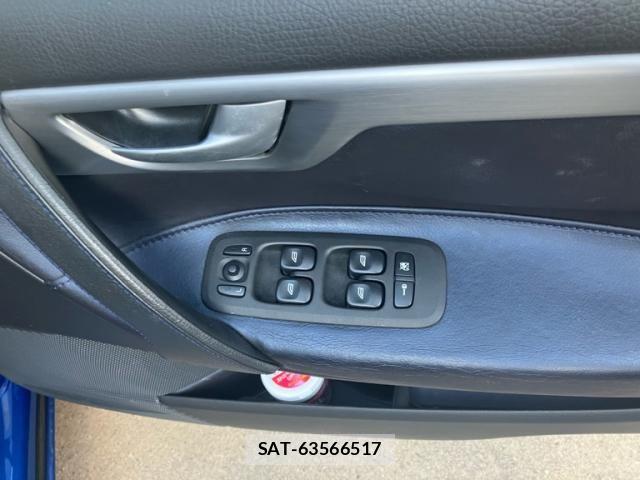Volvo V70 2006-09 8076067-11
