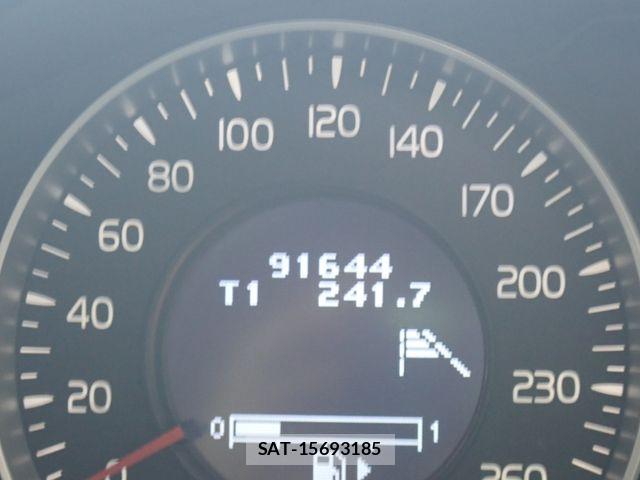 Volvo V70 2013-03 8076068-13
