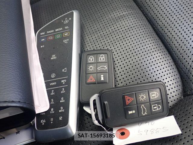 Volvo V70 2013-03 8076068-28