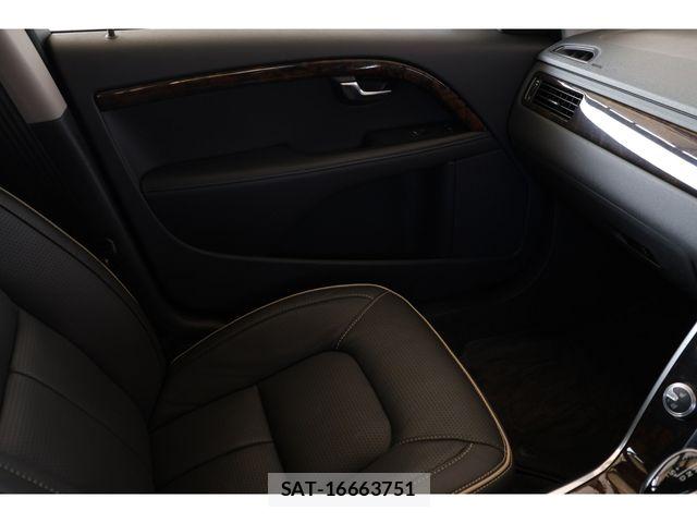 Volvo V70 2015-08 8210889-18