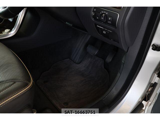 Volvo V70 2015-08 8210889-23