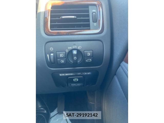 Volvo V70 2013-05 8232309-11