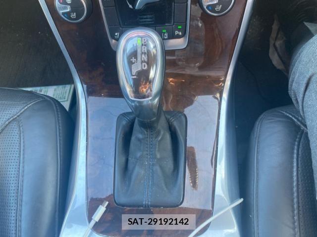 Volvo V70 2013-05 8232309-12