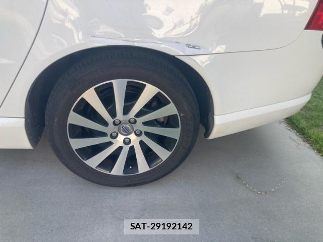 Volvo V70 2013-05 8232309-16