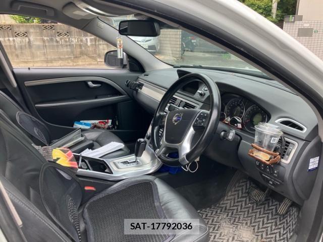 Volvo V70 2012-08 8369632-10