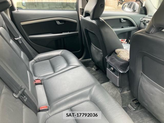 Volvo V70 2012-08 8369632-12