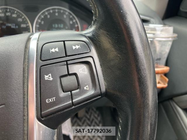 Volvo V70 2012-08 8369632-15