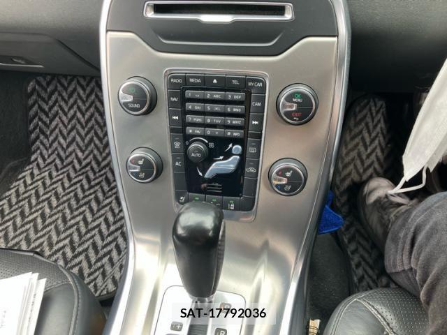 Volvo V70 2012-08 8369632-17