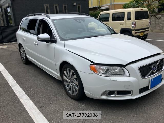 Volvo V70 2012-08 8369632-1