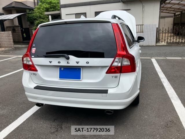 Volvo V70 2012-08 8369632-2