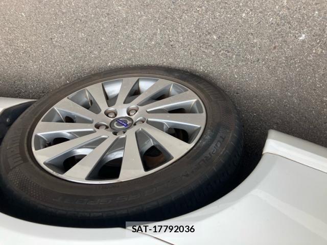 Volvo V70 2012-08 8369632-4