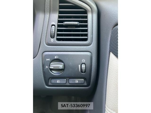 Volvo V70 2004-03 8458727-16