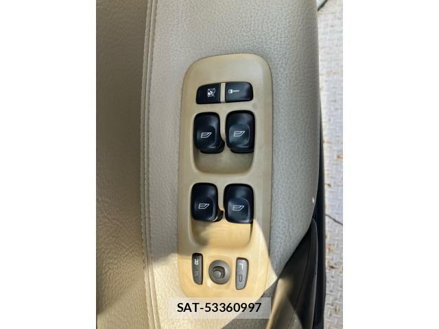 Volvo V70 2004-03 8458727-8