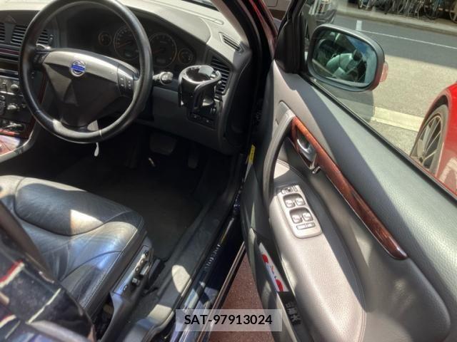 Volvo V70 2007-10 8746677-10