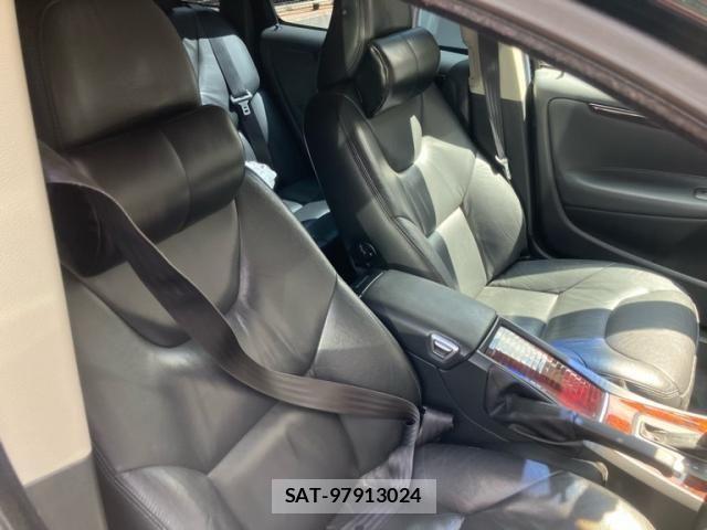 Volvo V70 2007-10 8746677-12