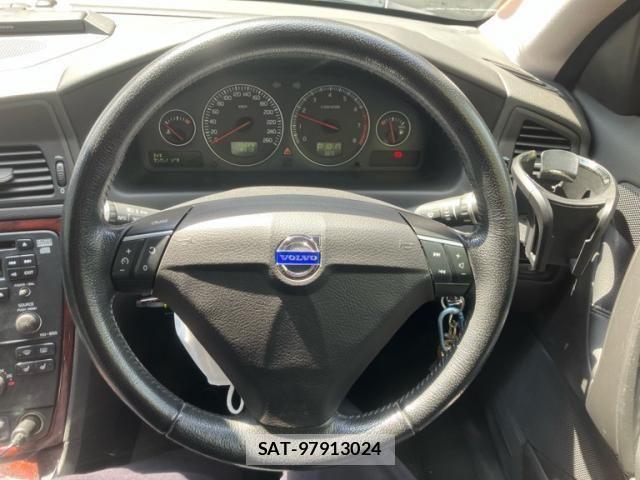 Volvo V70 2007-10 8746677-15