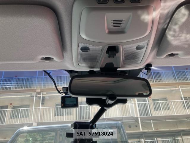 Volvo V70 2007-10 8746677-16