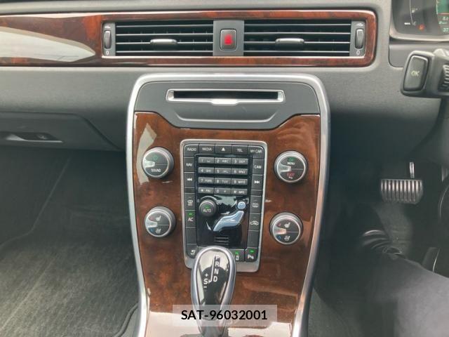 Volvo V70 2014-06 8746678-25