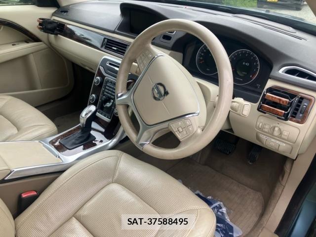 Volvo V70 2012-12 8797867-10