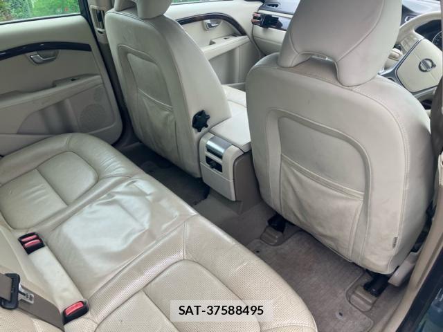 Volvo V70 2012-12 8797867-12