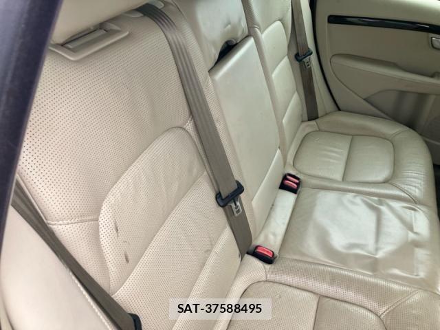 Volvo V70 2012-12 8797867-13