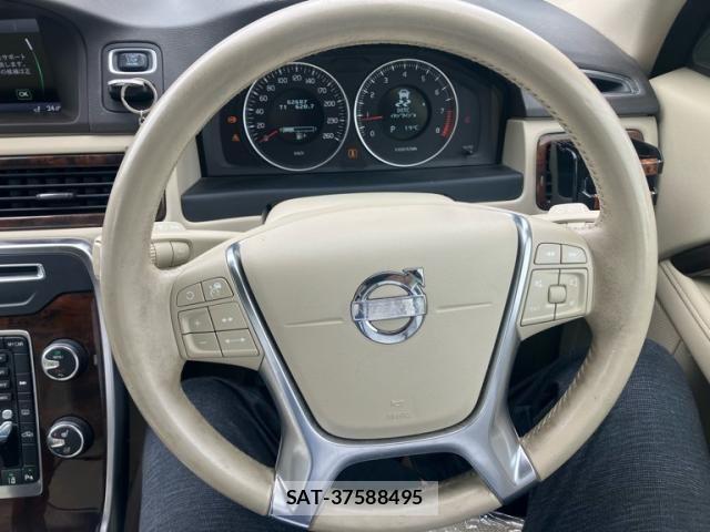 Volvo V70 2012-12 8797867-14