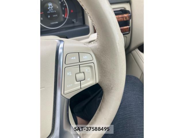 Volvo V70 2012-12 8797867-15