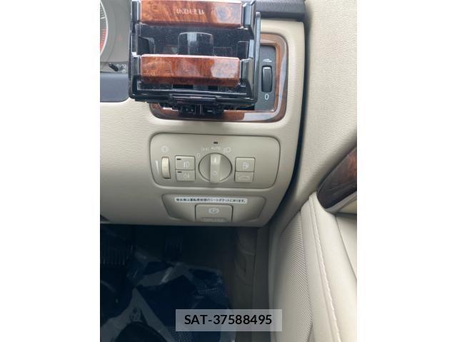 Volvo V70 2012-12 8797867-18