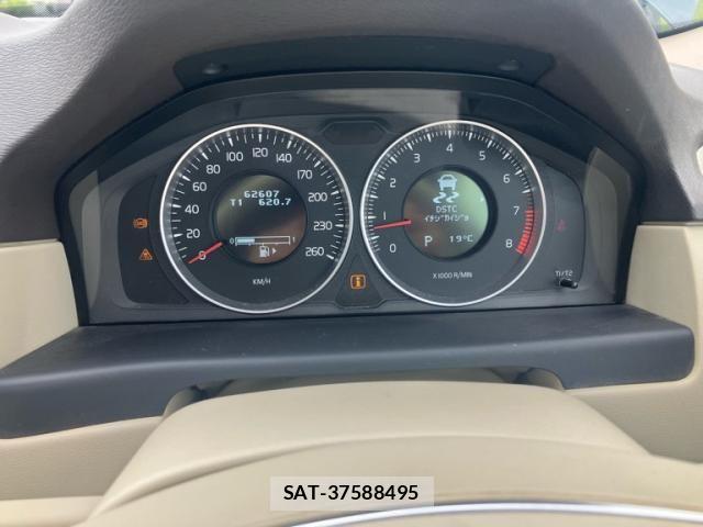 Volvo V70 2012-12 8797867-19