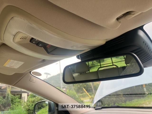 Volvo V70 2012-12 8797867-21