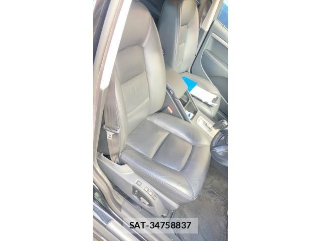 Volvo V70 2011-07 8832376-9