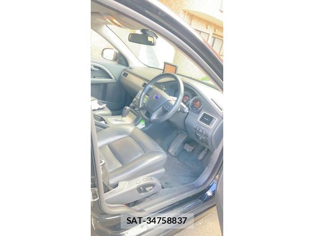Volvo V70 2011-07 8832376-10