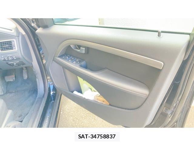 Volvo V70 2011-07 8832376-11