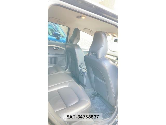 Volvo V70 2011-07 8832376-13