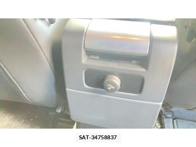 Volvo V70 2011-07 8832376-14