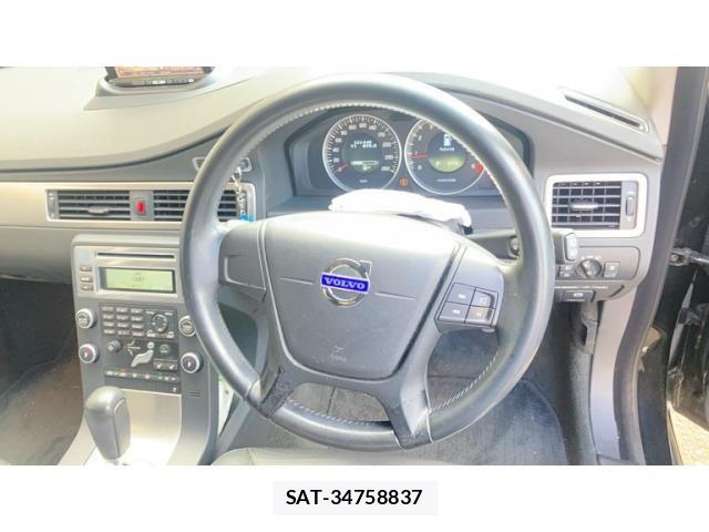 Volvo V70 2011-07 8832376-16