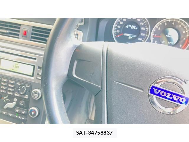 Volvo V70 2011-07 8832376-17