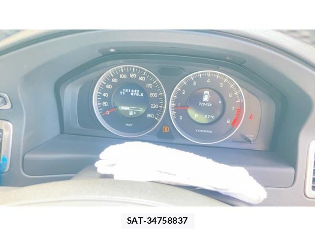 Volvo V70 2011-07 8832376-19