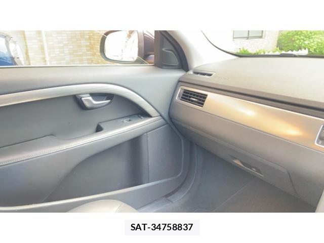 Volvo V70 2011-07 8832376-24