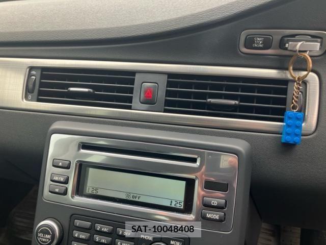 Volvo V70 2011-05 8882850-23