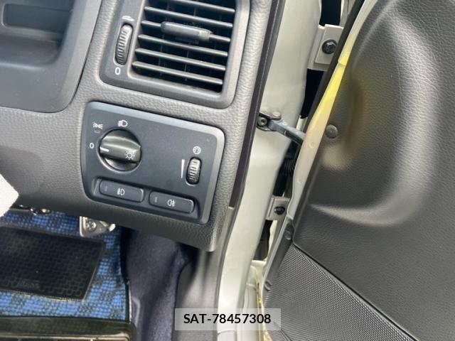 Volvo V70 2005-06 8882847-8