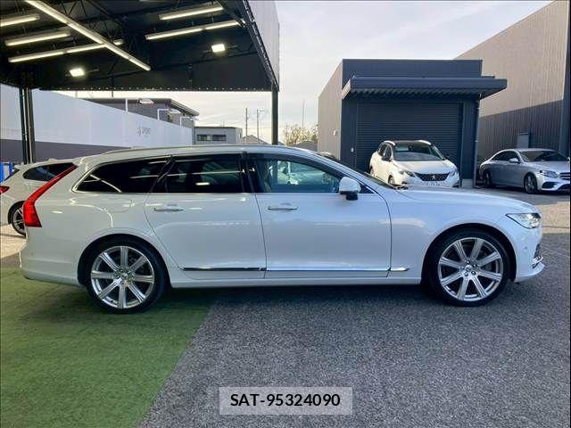 Volvo V90 2017-04 4759213-14