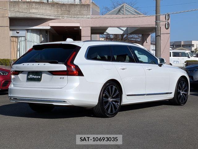 Volvo V90 2025-03 5882194-25