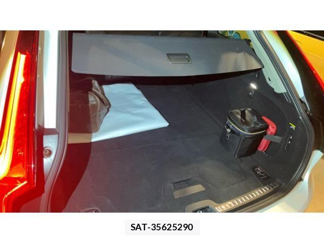 Volvo V90 2017-11 6547267-16