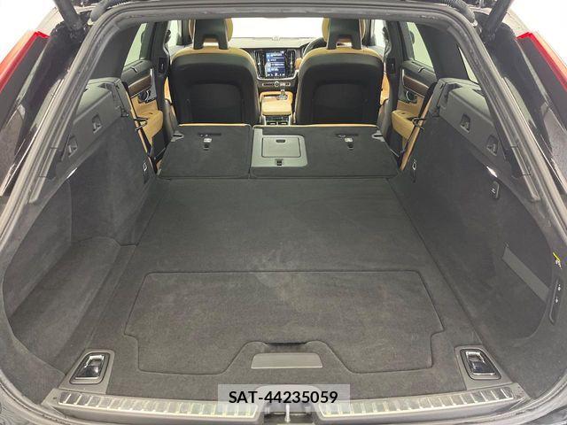 Volvo V90 2017-02 7061266-12
