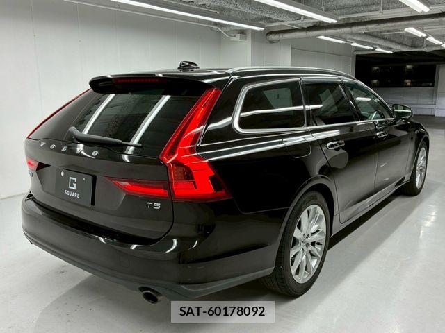 Volvo V90 2018-03 7226794-10
